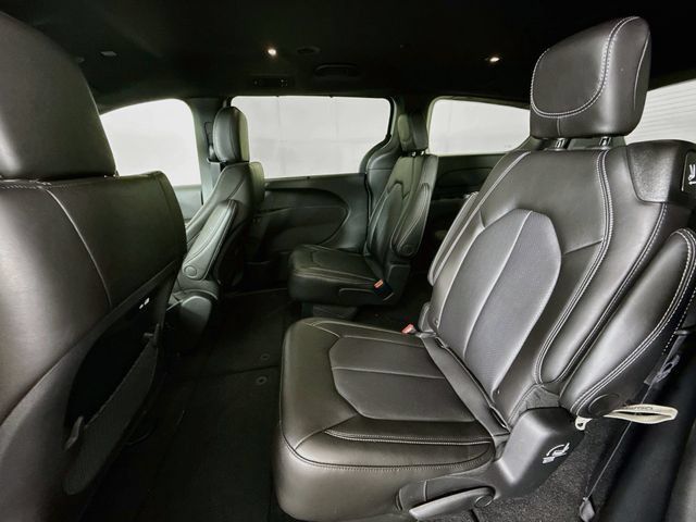 New 2027 Chrysler Pacifica Select FWD image 23
