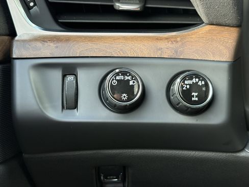 Used 2019 Cadillac Escalade Premium Luxury image 28