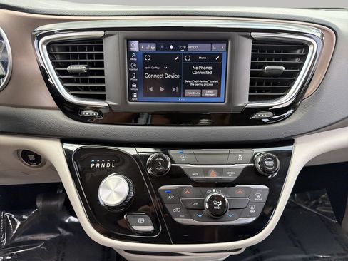 Used 2023 Chrysler Voyager LX FWD image 20