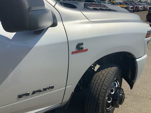 New 2026 RAM 3500 Laramie AWD/4WD image 12