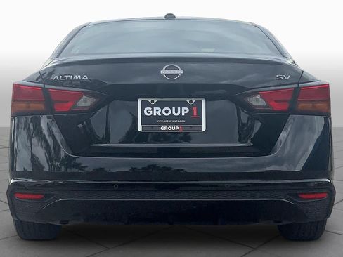 Used 2024 Nissan Altima 2.5 SV FWD image 5