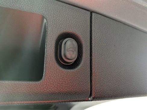 Used 2019 Chevrolet Suburban Premier image 11