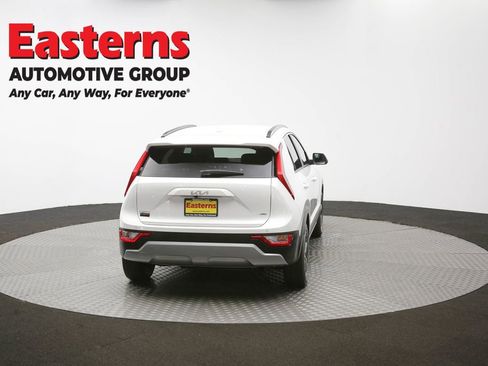 Used 2023 Kia Niro EX image 32