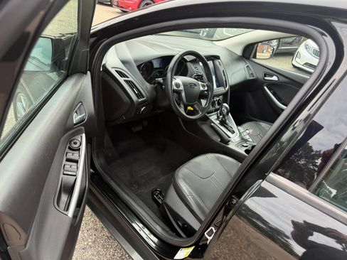 Used 2014 Ford Focus SE w/ Equipment Group 201A FWD image 12