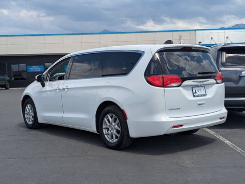 Used 2022 Chrysler Voyager LX FWD image 7