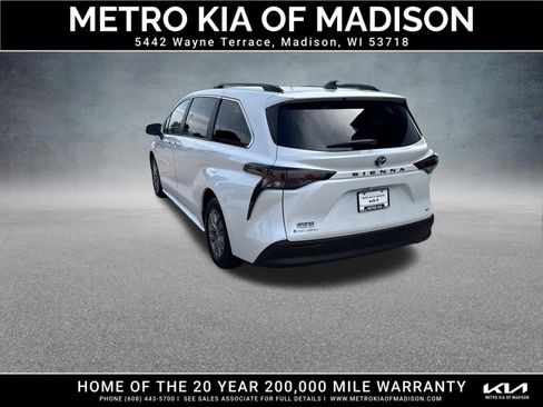 Used 2025 Toyota Sienna XLE AWD/4WD image 4
