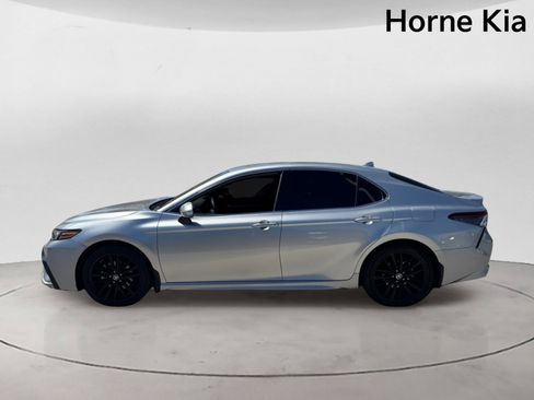 Used 2024 Toyota Camry XSE FWD image 5