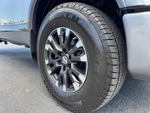 Used 2019 Nissan Titan PRO-4X w/ Pro-4x Convenience Package AWD/4WD image 9