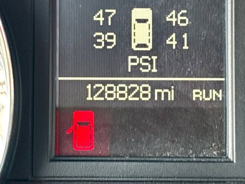 Used 2014 Chrysler Town & Country Touring-L w/ Driver Convenience Group image 16