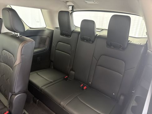 New 2026 Nissan Pathfinder Platinum image 3