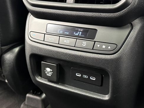 Used 2025 Honda Pilot TrailSport image 34