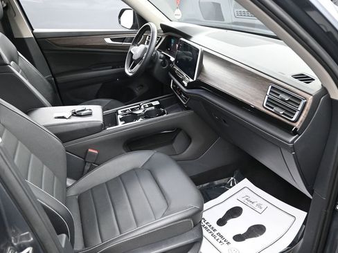 Used 2024 Volkswagen Atlas SEL AWD/4WD image 30