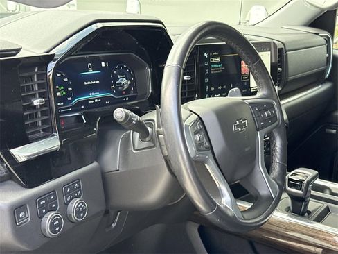 Used 2022 Chevrolet Silverado 1500 LT Trail Boss w/ Convenience Package II image 9