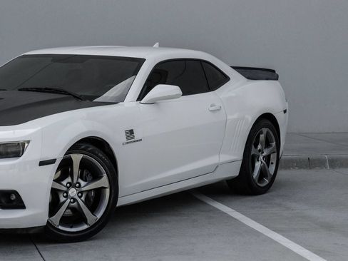 Used 2014 Chevrolet Camaro SS w/ RS Package RWD image 8