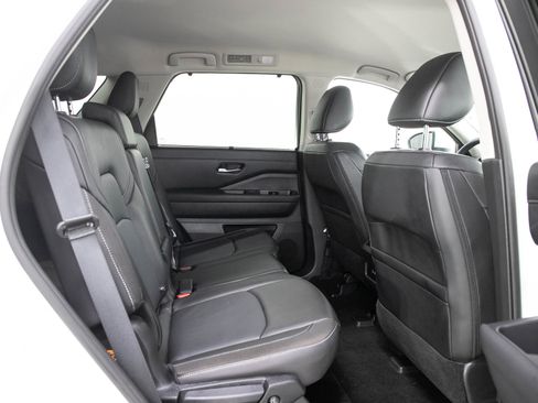 Used 2024 Nissan Pathfinder SL AWD/4WD image 14