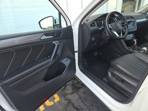 Used 2024 Volkswagen Tiguan SE AWD/4WD image 9