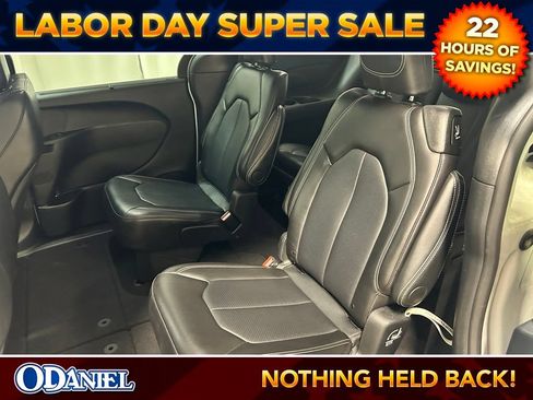 Used 2025 Chrysler Pacifica Select FWD image 20
