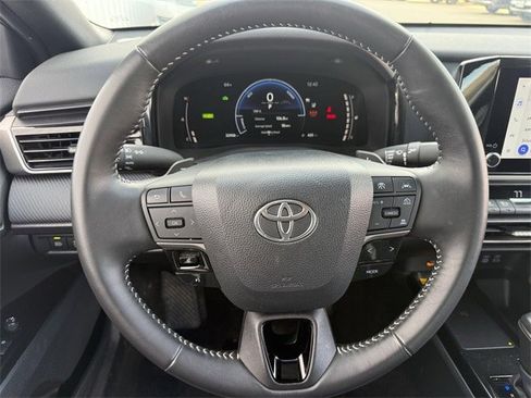 Used 2025 Toyota Camry SE image 13