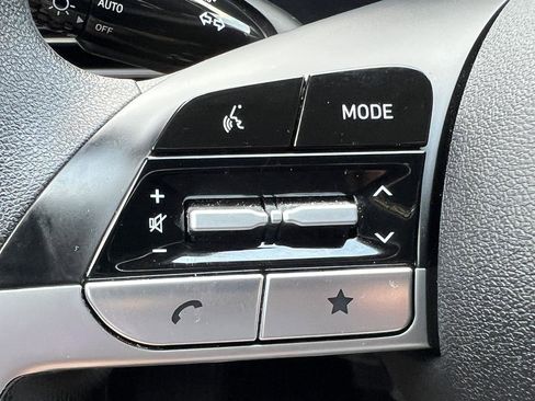 Used 2024 Hyundai Elantra SEL image 12