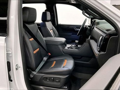 Used 2025 GMC Sierra 1500 AT4 w/ Technology Package image 8