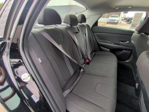 Used 2025 Hyundai Elantra SEL FWD image 30