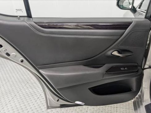 Used 2019 Lexus ES 300h w/ Premium Package FWD image 17