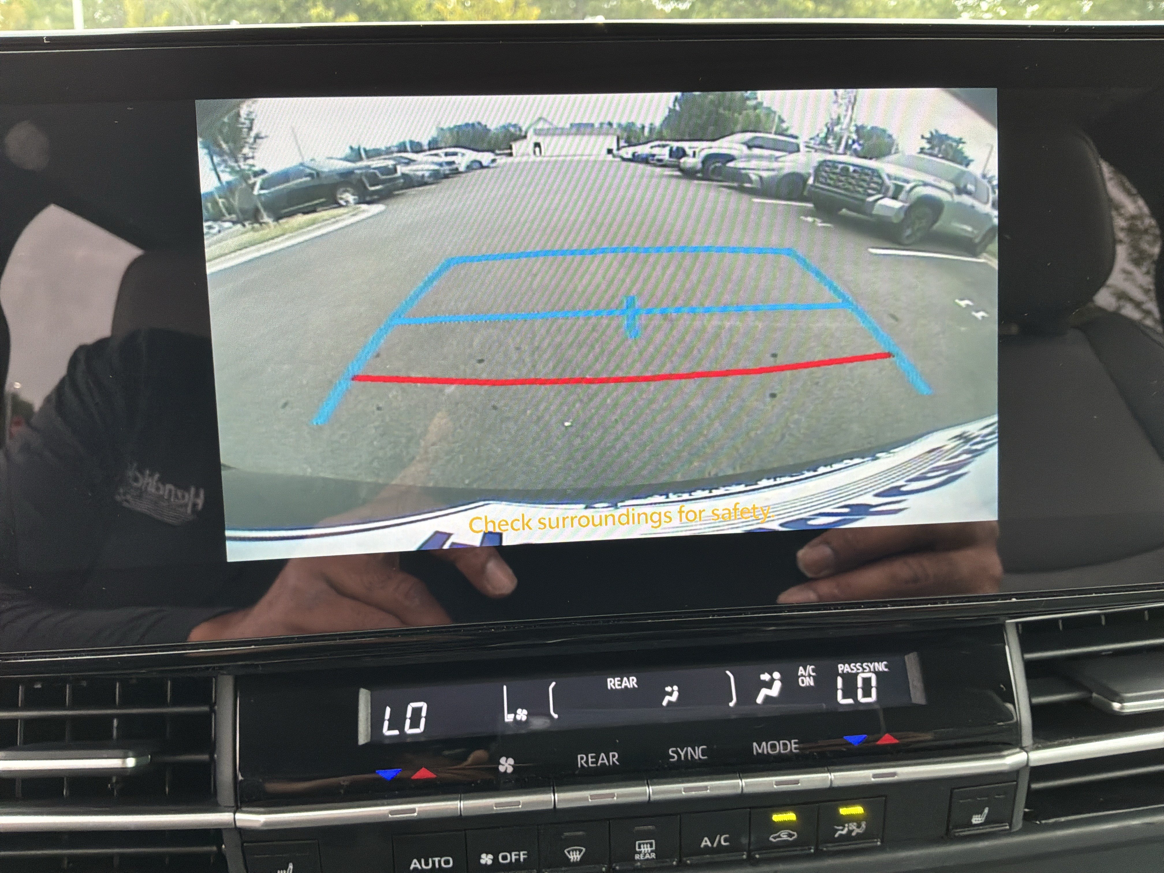 Used 2026 Toyota Sienna XLE FWD image 25