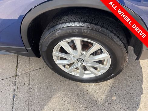 Used 2017 Nissan Rogue SV image 31