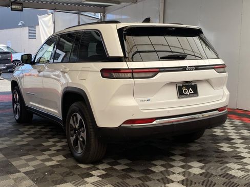 Used 2022 Jeep Grand Cherokee Limited 4xe w/ Luxury Tech Group II AWD/4WD image 4