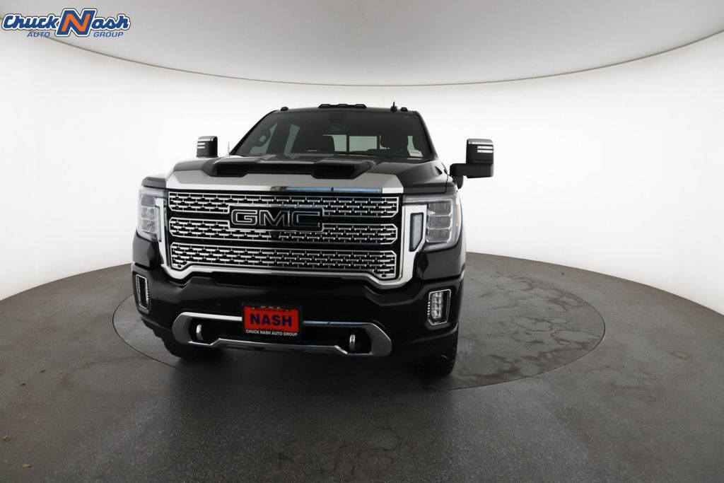 Used 2022 GMC Sierra 2500 Denali w/ Denali Black Diamond Edition AWD/4WD image 4