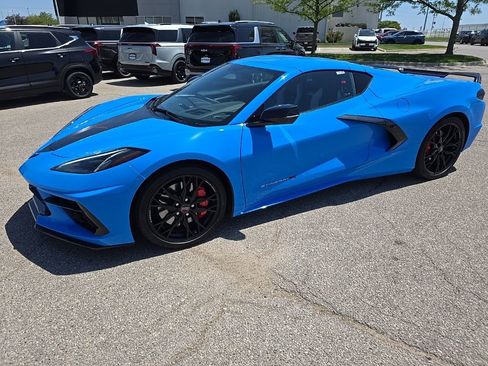 Used 2023 Chevrolet Corvette Stingray Preferred Cpe w/ Z51 Performance Package RWD image 3