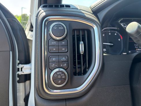 Used 2022 GMC Sierra 2500 AT4 w/ Gooseneck/5TH Wheel Package AWD/4WD image 16