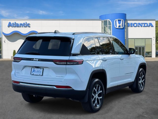 Used 2024 Jeep Grand Cherokee Limited AWD/4WD image 5
