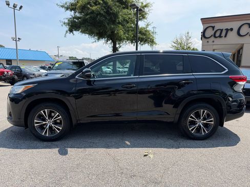 Used 2017 Toyota Highlander Plus AWD/4WD image 9