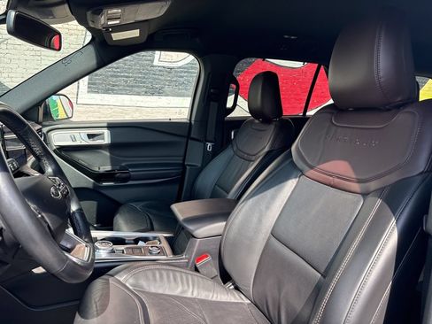 Used 2021 Ford Explorer Platinum w/ Equipment Group 601A AWD/4WD image 14
