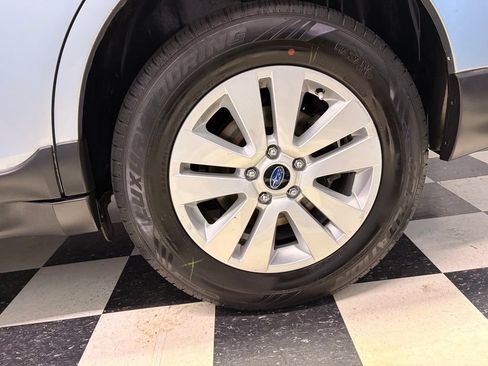 Used 2019 Subaru Outback 2.5i AWD/4WD image 5