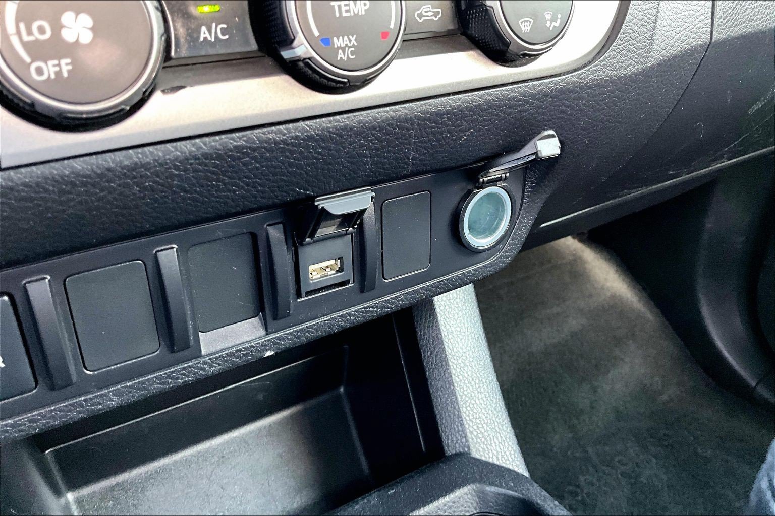 Used 2022 Toyota Tacoma SR5 w/ SR5 Appearance Package (SM) RWD image 23
