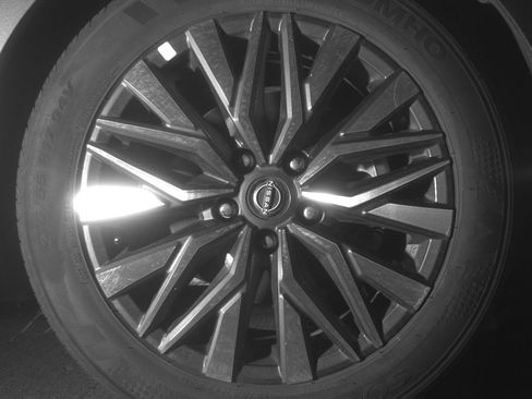 Used 2025 Nissan Altima 2.5 SV FWD image 13