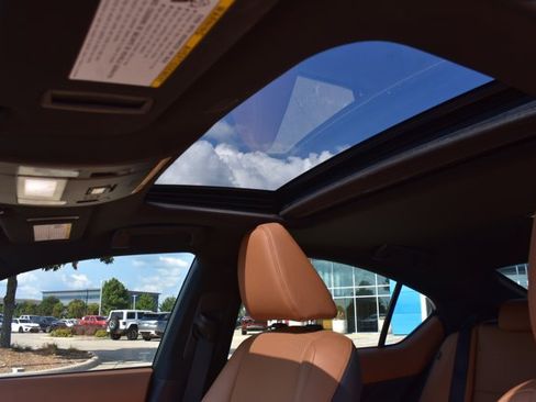 Used 2023 Lexus IS 300 w/ Comfort Package RWD image 17