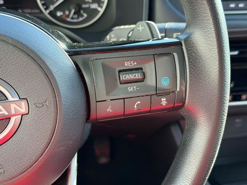 Used 2022 Nissan Rogue SV image 11