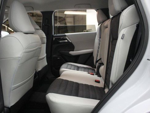 New 2026 Mitsubishi Outlander SE image 24