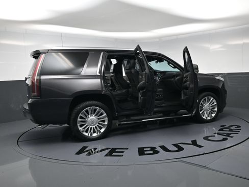 Used 2018 Cadillac Escalade Platinum AWD/4WD image 24