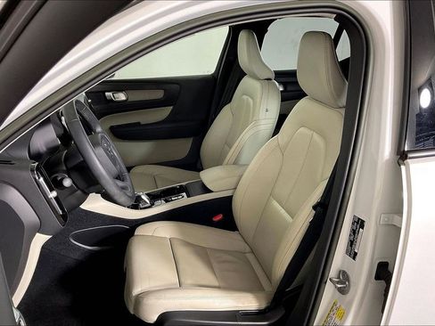 Used 2023 Volvo XC40 B5 Plus w/ Protection Package Premier AWD/4WD image 24