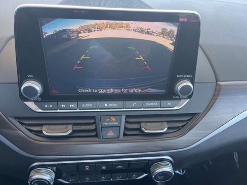 Used 2024 Nissan Altima 2.5 SV image 15