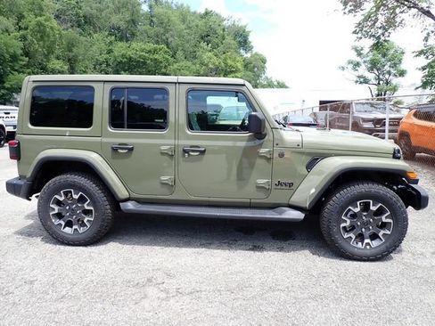 New 2026 Jeep Wrangler Unlimited Sahara AWD/4WD image 9