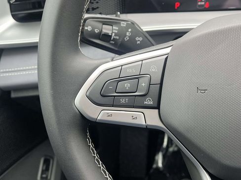 New 2026 Volkswagen Tiguan SE AWD/4WD image 17