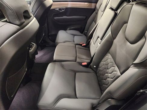 Used 2025 Volvo XC90 B5 Plus image 29
