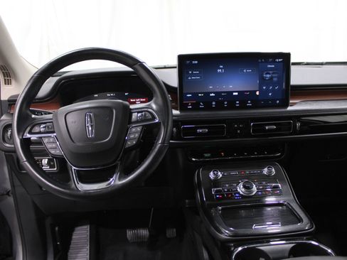 Used 2023 Lincoln Nautilus Reserve image 2