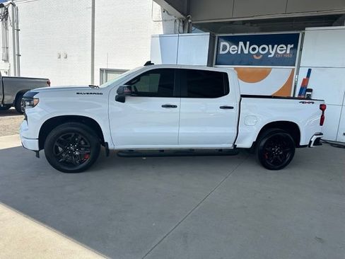 Used 2023 Chevrolet Silverado 1500 RST w/ Redline Edition AWD/4WD image 15