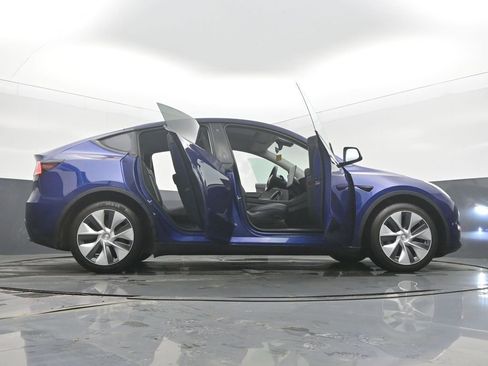 Used 2020 Tesla Model Y Long Range image 32